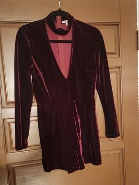 Women’s Velvet Long-Sleeve Deep V Romper - Burgundy